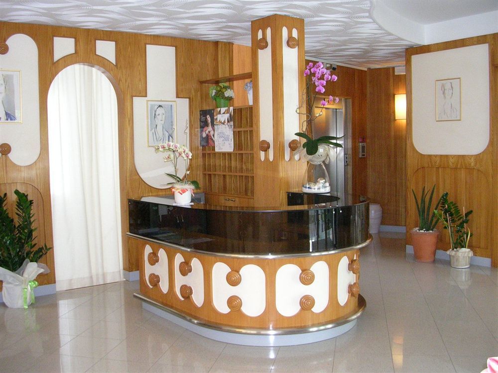 Hotel Escorial แชร์เวีย ภายนอก รูปภาพ