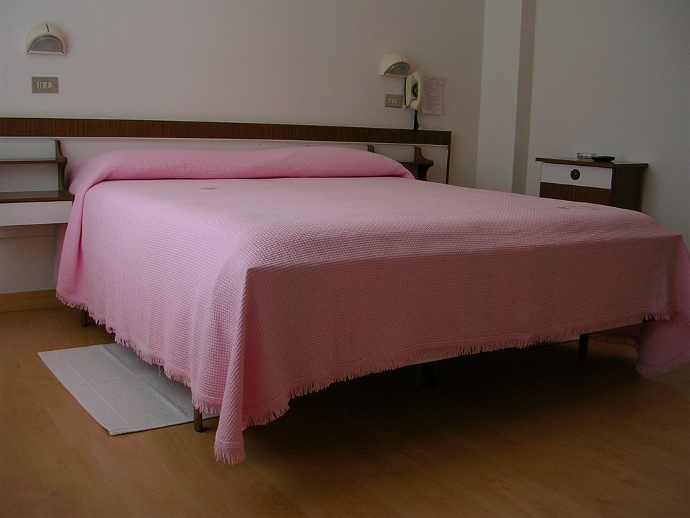 Hotel Escorial แชร์เวีย ภายนอก รูปภาพ